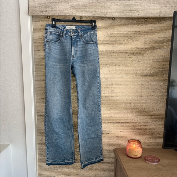 Abercrombie & Fitch Women's Mid Rise Baggy Jean - Picture 2 of 3